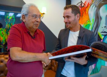 Ex-aluno, que se formou odontólogo, diz a Amazonino que a UEA foi a maior obra pública de todos os tempos