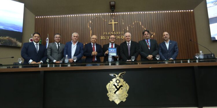 Grupo Bemol é homenageado pelos 80 anos com sessão especial na ALE-AM