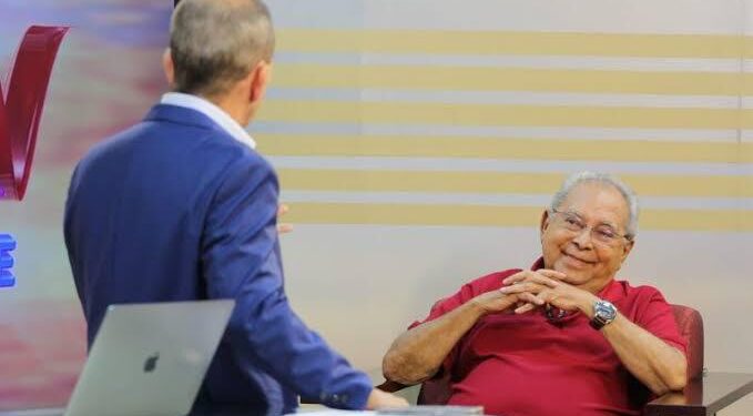 Governador do AM perde no TRE no TRE e não consegue censurar Amazonino por lhe chamar de ‘novo idiota’ e ‘cabeça oca’