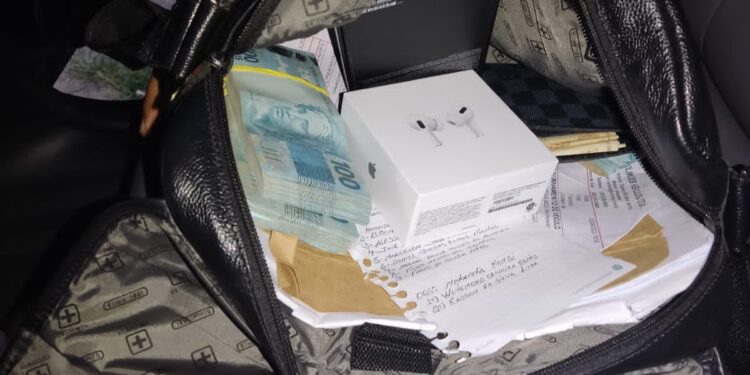 Irmão de candidato a deputado federal é flagrado pela PF com R$ 34 mil em espécie