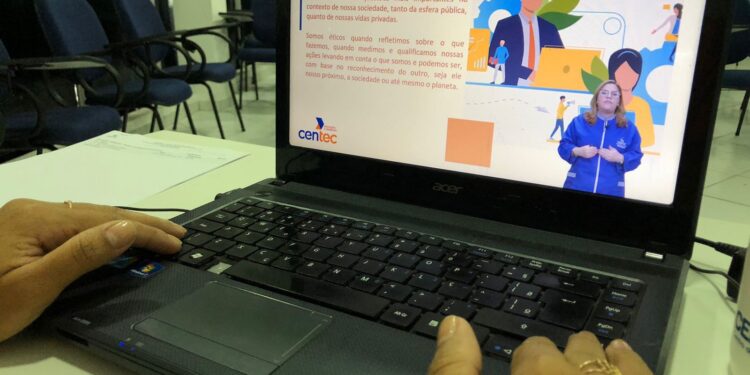 Escola de Manaus aposta na oferta de ensino à distância para cursos técnicos
