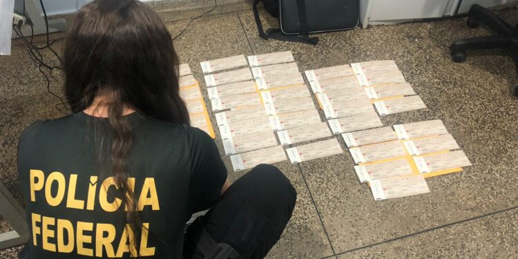PF apreende cheques que seriam destinados à campanha de candidato ao Governo