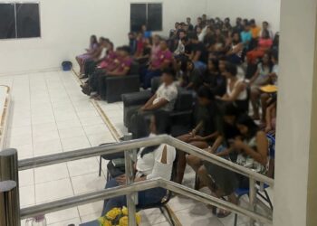 Polícia Federal realiza abordagem em suposta reunião para compra de votos de adolescentes no  Amazonas