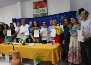 Candidatos apresentam propostas e assinam Carta Compromisso com o Saneamento Básico e a Vida