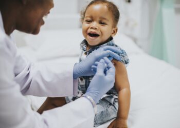 Poliomielite: “a vacinação é a forma mais segura e eficiente de combater a doença”, alerta infectologista