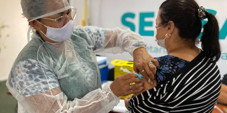 População pode buscar 87 unidades da prefeitura para atualizar esquema vacinal contra a Covid-19