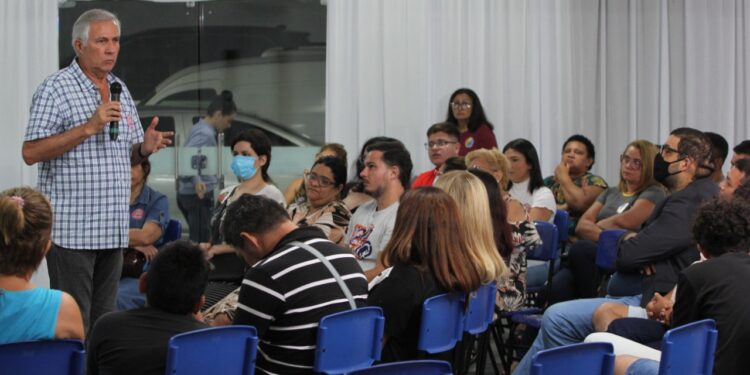 Humberto Michiles destaca compromisso de Amazonino com professores