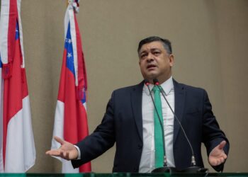 Governo Wilson Lima gastou quase R$ 1,5 milhão para comprar papel higiênico para 506 funcionário, denuncia deputado