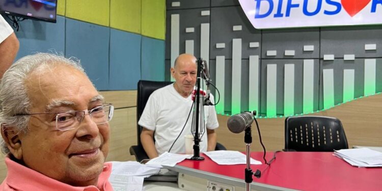 Amazonino diz que vai garantir energia solar aos moradores de baixa renda