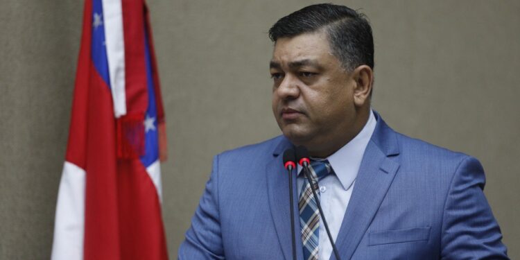 Deputado denuncia que Idam comprou 24 mil metros cúbicos de pedra por mais de R$ 3 milhões