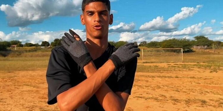 Luva de Pedreiro anuncia fim de carreira e exclui vídeos