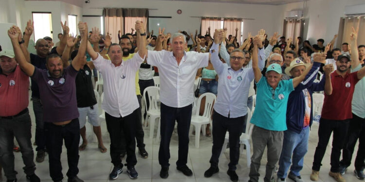 Asfaltamento da BR-317 em Boca do Acre vai sair do papel, garantem Amazonino e Michiles