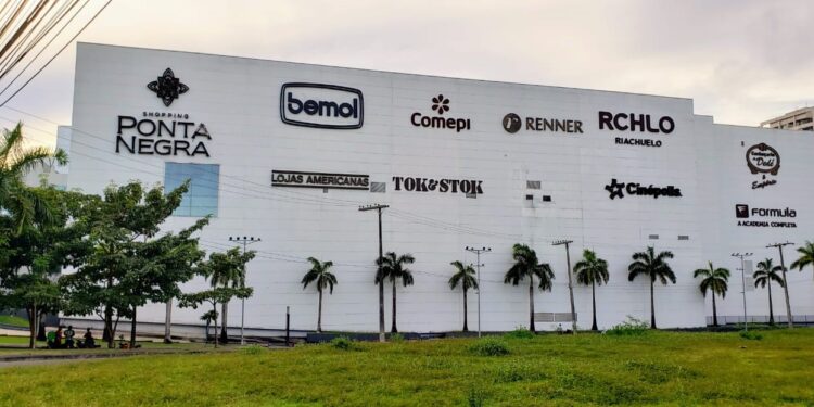 Personalidades locais são destaque na passarela do Ponta Negra Fashion Week