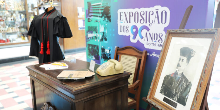 TRE-AM realiza exposição de resgate da memória dos 90 anos da Justiça Eleitoral