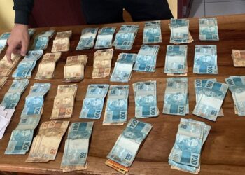 Comerciantes são investigados por reter cartões do Auxílio Brasil em troca de empréstimos