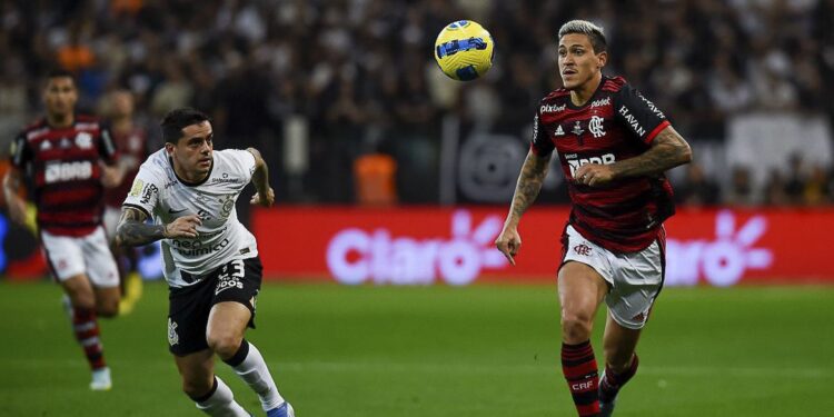 Flamengo e Corinthians buscam tetra da Copa do Brasil no Maracanã