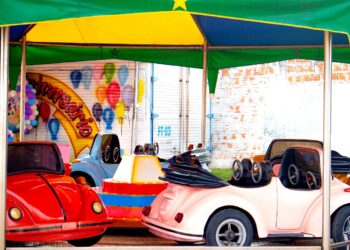 Medidas preventivas de segurança garantem um bom funcionamento dos brinquedos em parques de diversão