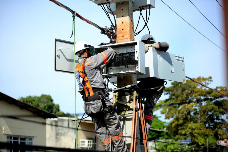 Lei que proíbe instalação de medidores aéreos avança na Câmara - Amazonas  Hoje