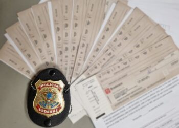 Com ex-vereador, PF apreende cheques e contratos suspeitos destinados à campanha de candidato ao Governo