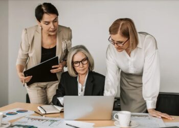 Empresa do setor de construção lança programa de capacitação para corretores autônomos acima de 60 anos