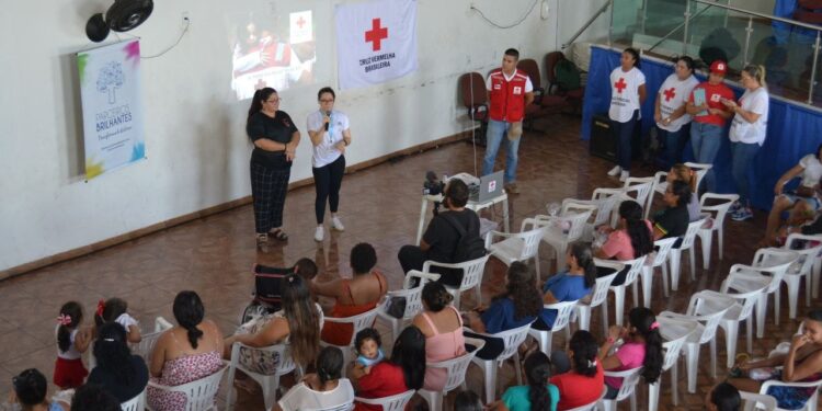 Parceiros Brilhante entrega mais de mil absorventes às mulheres do Zumbi II durante ação contra pobreza menstrual