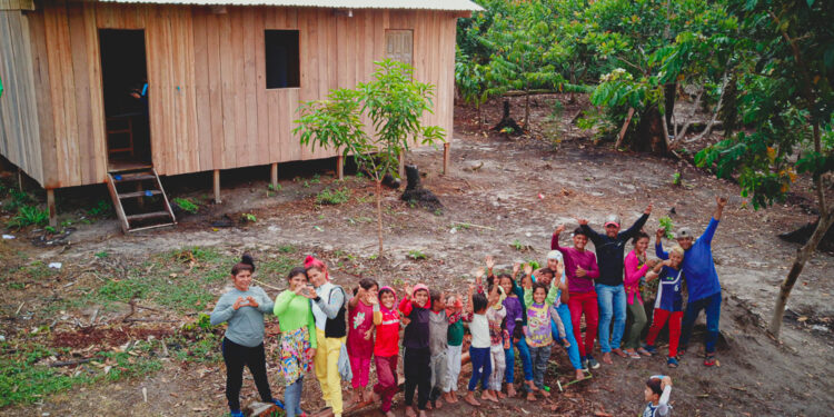 Comunidade remota do Amazonas recebe núcleo de educação