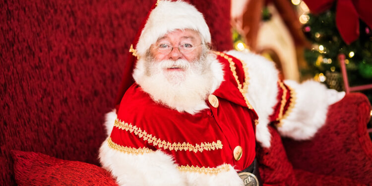 Parada Natalina e visita ao Papai Noel estão entre as atrações do Shopping Ponta Negra no feriado, nesta terça-feira (15)