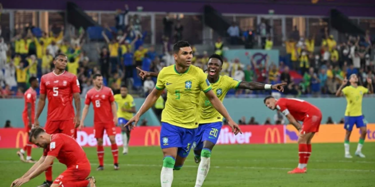 Brasil vence Suíça com golaço de Casemiro e garante vaga nas oitavas