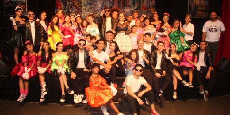 Musical ‘Grease nos Tempos da Brilhantina Folclórica’ embala Teatro da Instalação