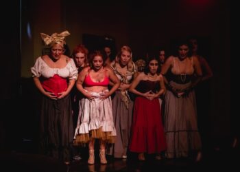 Espetáculo ‘Cabaré Chinelo’ estreia nesta quarta-feira (08/11) no Gebes Medeiro