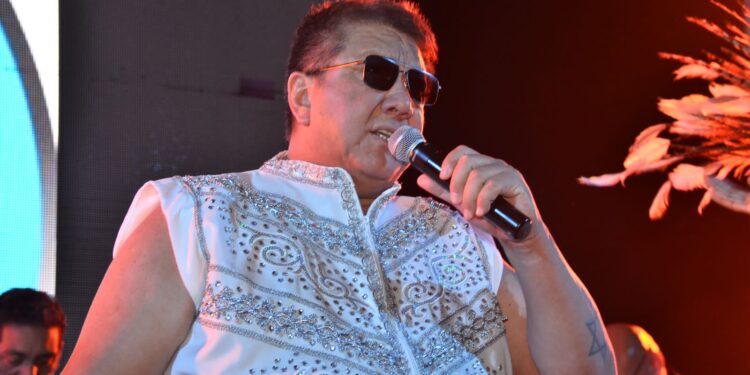 Patrick Araújo e Márcia Novo cantam amanhã na Live Show de David Assayag