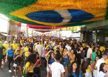 Mais de oito mil pessoas vibram com vitória do Brasil na rua 24 de Agosto