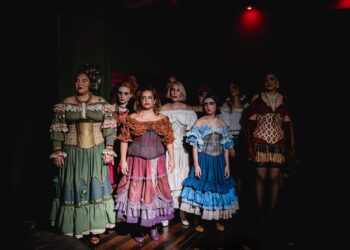 Primeira temporada de ‘Cabaré Chinelo’ encerra esta semana no Teatro Gebes Medeiros