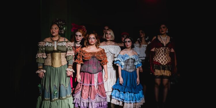 Primeira temporada de ‘Cabaré Chinelo’ encerra esta semana no Teatro Gebes Medeiros