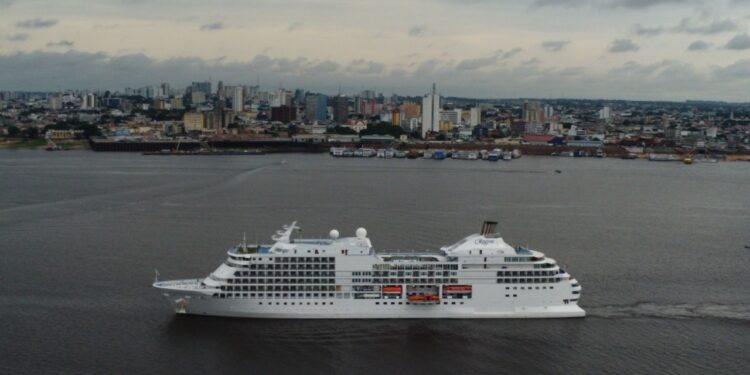 Segundo cruzeiro da temporada 2022/2023 chega a Manaus
