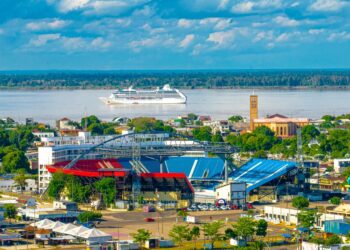 Terra dos bois Caprichoso e Garantido recebe primeiro cruzeiro da temporada