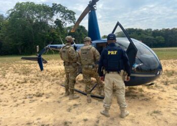 PRF apreende mais de 230 kg de drogas em helicóptero abandonado na BR-174