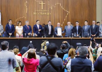 Presidente do TCE-AM recebe Medalha Ruy Araújo concedida pela Aleam