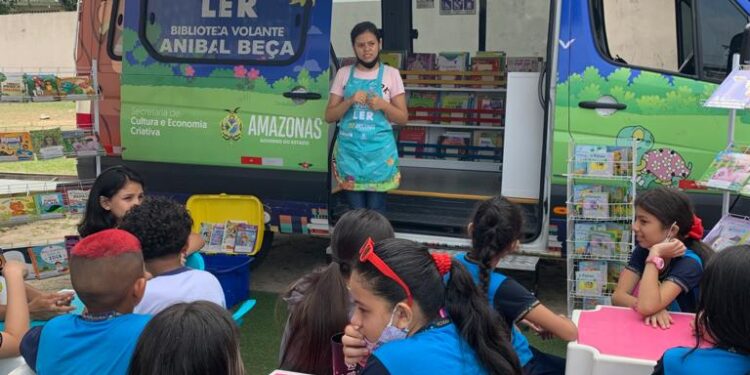Mania de Ler: biblioteca volante estará no Largo de São Sebastião aos domingos