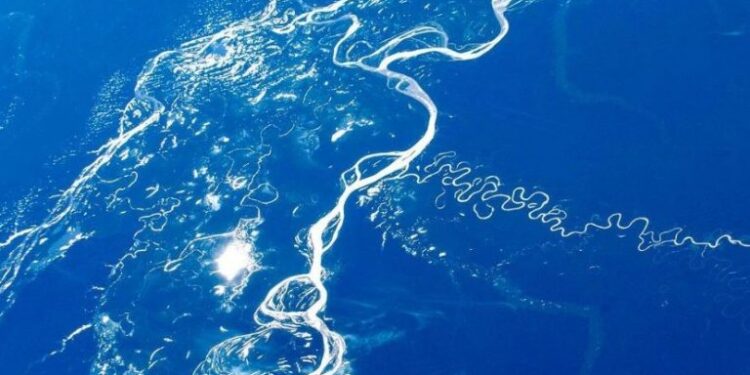 Cosmonauta russo publica fotos do rio Amazonas visto da estação espacial