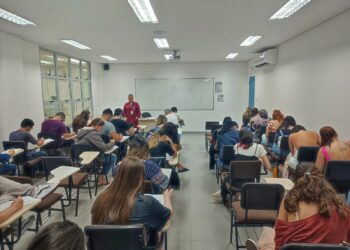Fametro e Faculdade Santa Teresa oferecem 10 mil bolsas de estudos