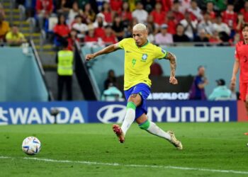 Brasil goleia Coreia e vai enfrentar a Croácia nas quartas