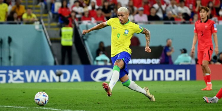 Brasil goleia Coreia e vai enfrentar a Croácia nas quartas