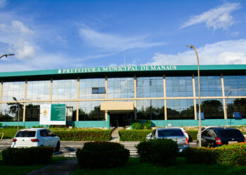 Conselheiro Josué Neto suspende pregão da Prefeitura de Manaus