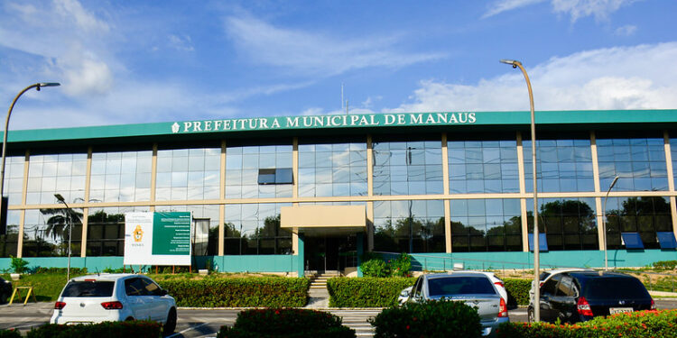 Conselheiro Josué Neto suspende pregão da Prefeitura de Manaus