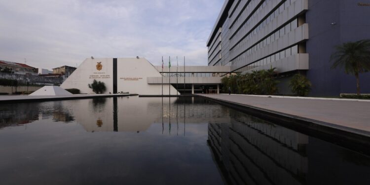 Governo é autorizado a emprestar R$ 1,1 bilhão para pagar dívidas, informa deputado