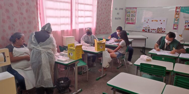Prefeitura de Manaus oferta teste rápido para Covid-19 em escolas municipais