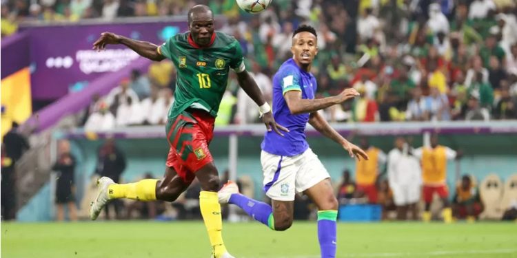 Brasil perde para Camarões, mas garante primeiro lugar do Grupo G