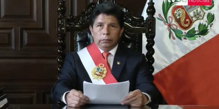 Congresso do Peru destitui Pedro Castillo após tentativa de golpe do presidente