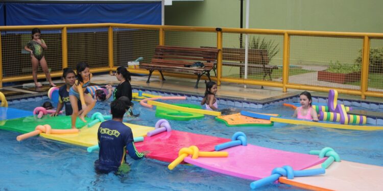 Colégio Martha Falcão oferta Colônia de Férias da Copa para a criançada